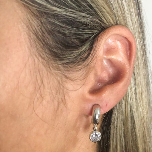 Brinco de Argola Karlotta Clara com Zircônia Folheado Rodio Branco