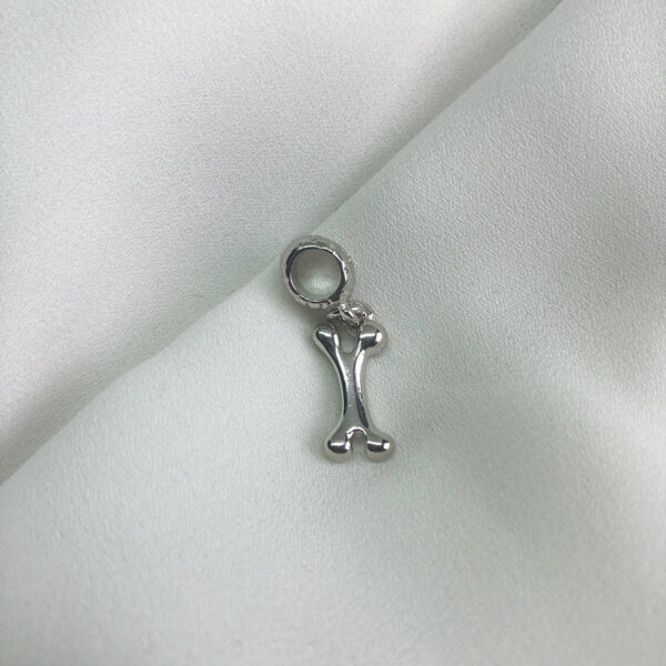 Berloque Karlotta Marley Folheado Rodio Branco