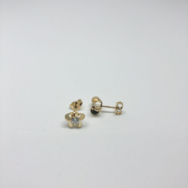 Brinco Karlotta Pétala com Ponto de Zircônia Folheado Ouro 18K.